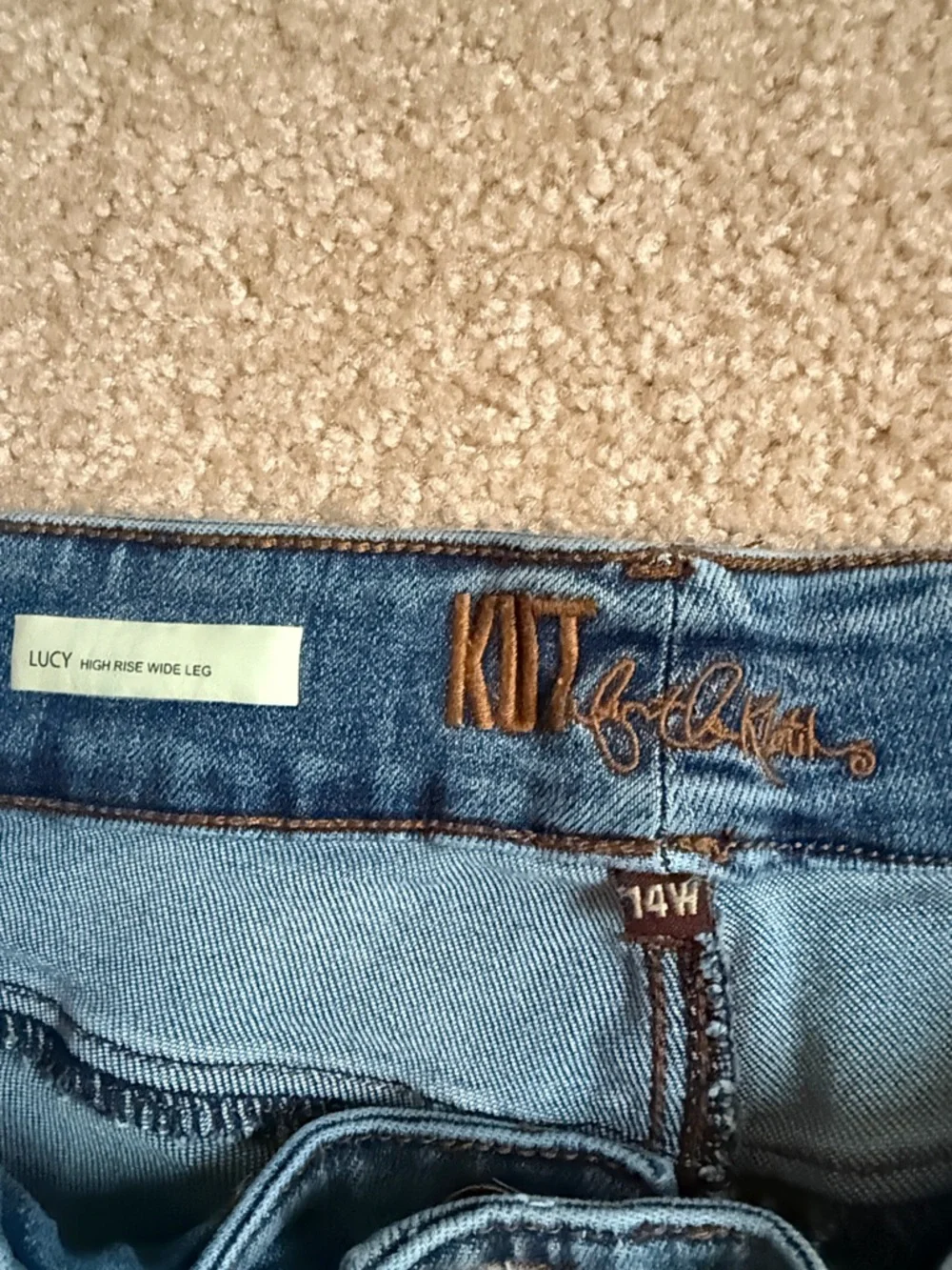 Kut from the Kloth Relaxed Straight-Leg Jeans in Medium Blue Wash Lucy high rise - Picture 2 of 3